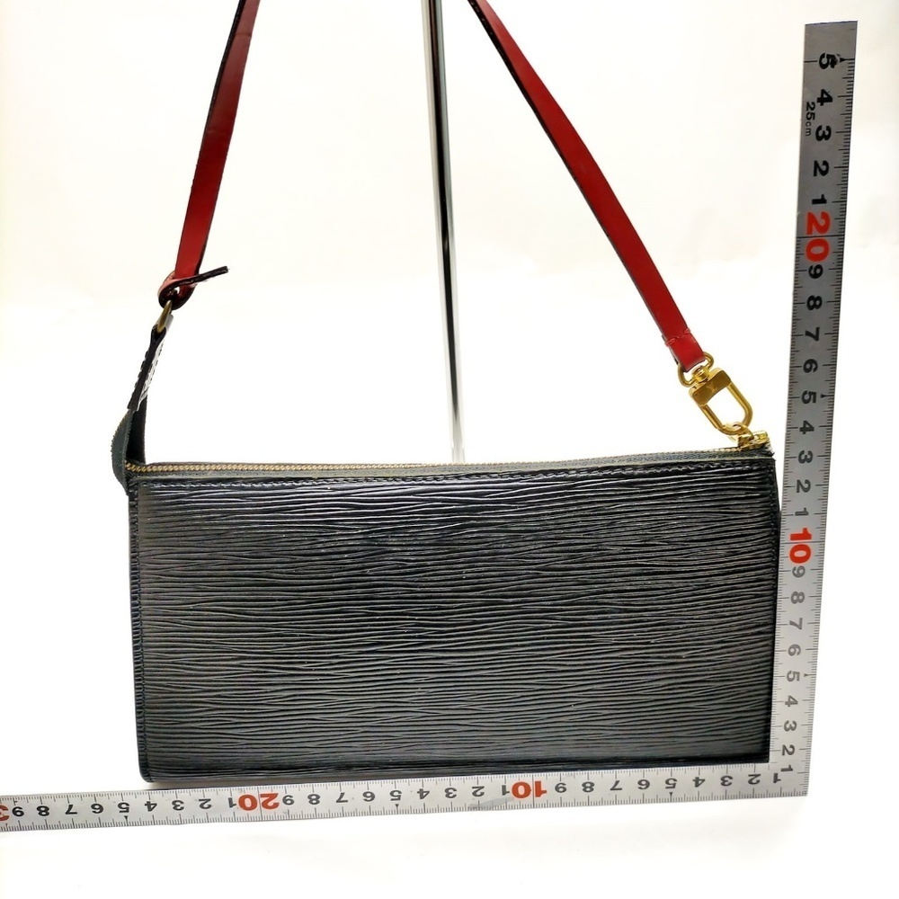 Louis Vuitton Pochette Black Epi - Picture 2 of 9